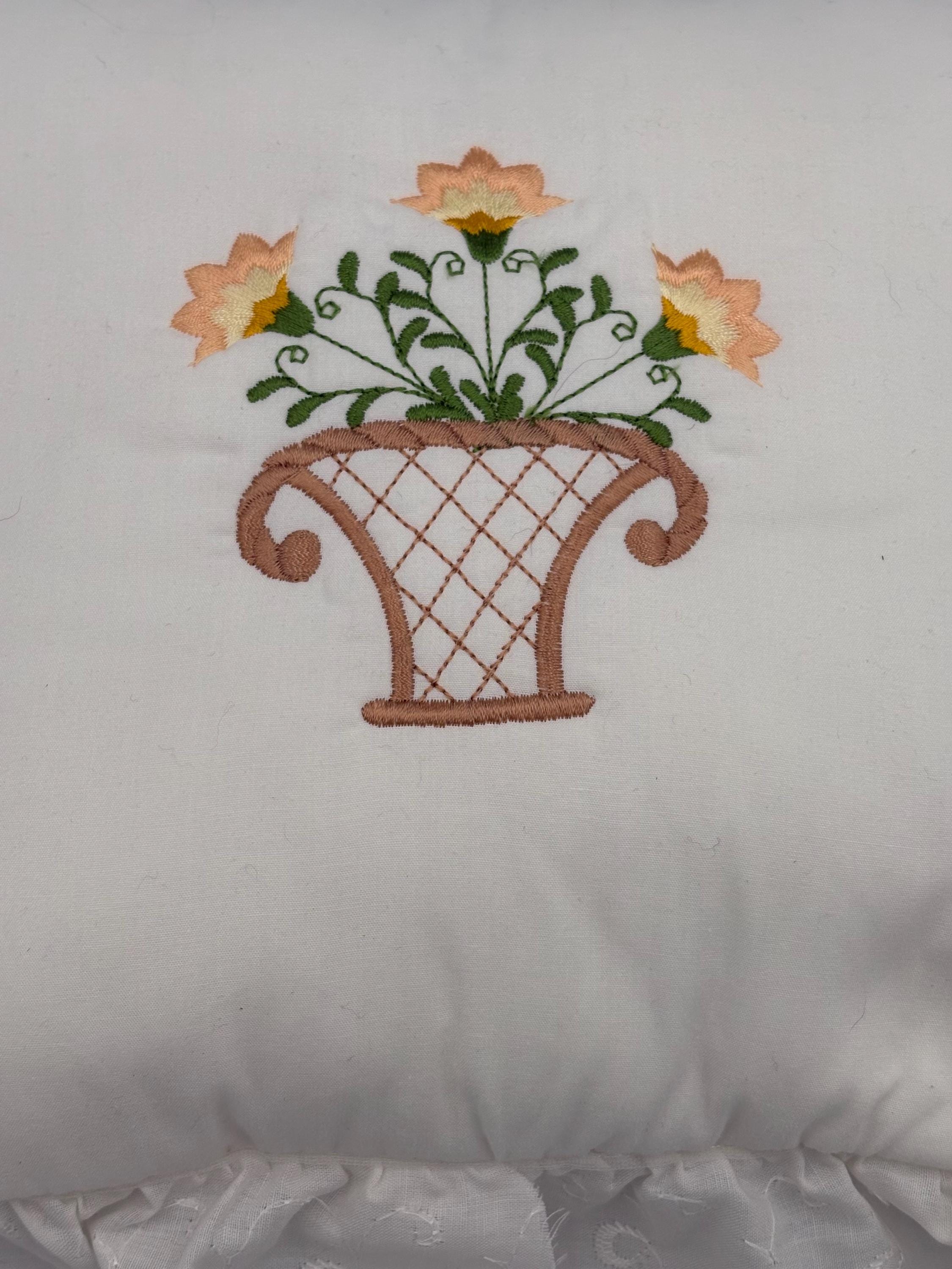 小さな刺繍入りクッション - Etsy 日本