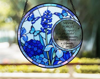 Vitral personalizado para pendurar na janela, com arranjo floral exclusivo, ideal para o Dia das Mães.