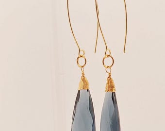 カイヤナイトとペリドットのハンドメイドイヤリング - ワイヤーラップ