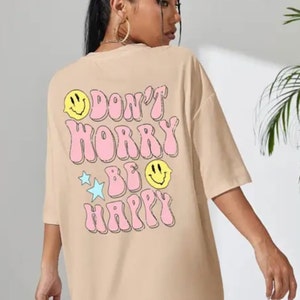 Não se preocupe, seja feliz, smiley, gráfico e letras, estampa, gola redonda, camisetas femininas, camisetas casuais, plus size, manga curta, macia, solta