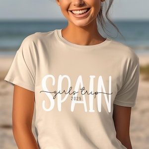 スペイン女子旅行2025 Tシャツ、女子旅行ユニセックスTシャツ、バケーショングループTシャツ、独身最後の旅行ギフト、親友旅行スペイン2025シャツ