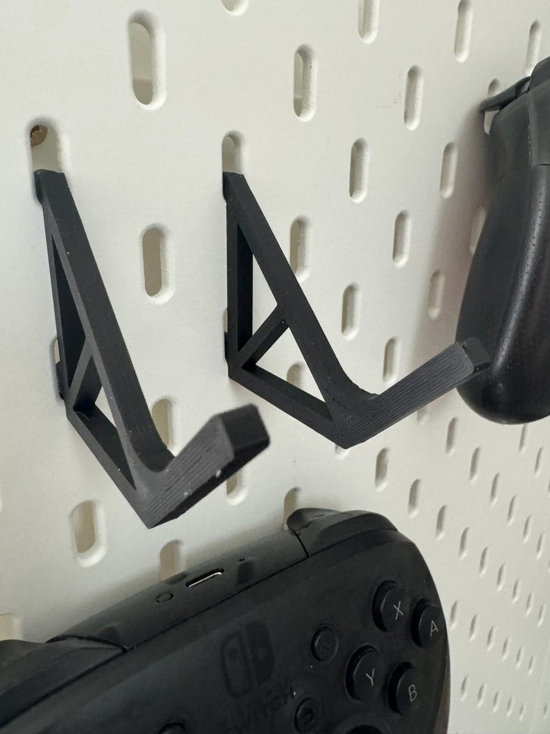 Krokar till spelkontroll: Universell passform för IKEA SKADIS Pegboard bild 5