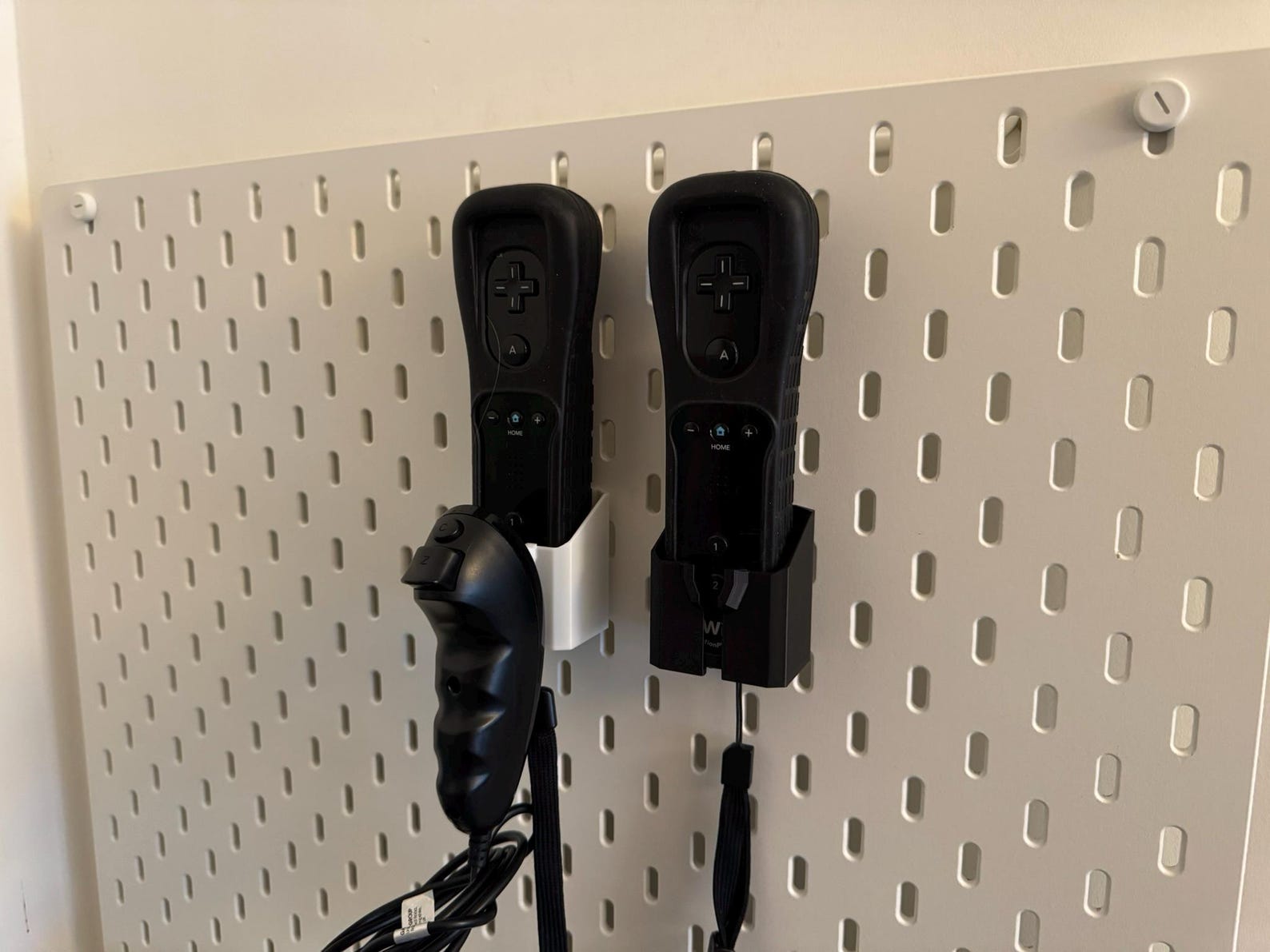 Wii Remote & Nunchuk Holder for IKEA Skadis Fits Silicone‑Sleeved Wiimotes 3D Printed Gaming Mount