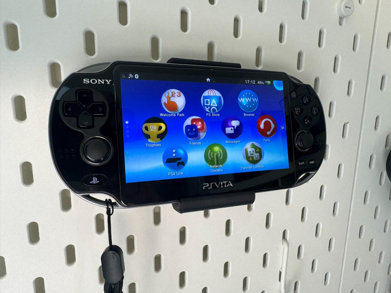 PlayStation Vita PSVITA Handheld Console Display Stand OLED 1000 for Ikea Skadis Uppspel Pegboard