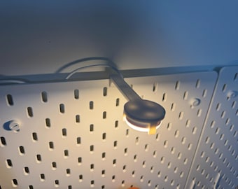 Foco para panel perforado IKEA SKADIS: Lámpara de exposición