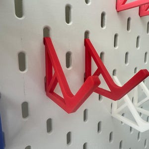 Krokar till spelkontroll: Universell passform för IKEA SKADIS Pegboard bild 9