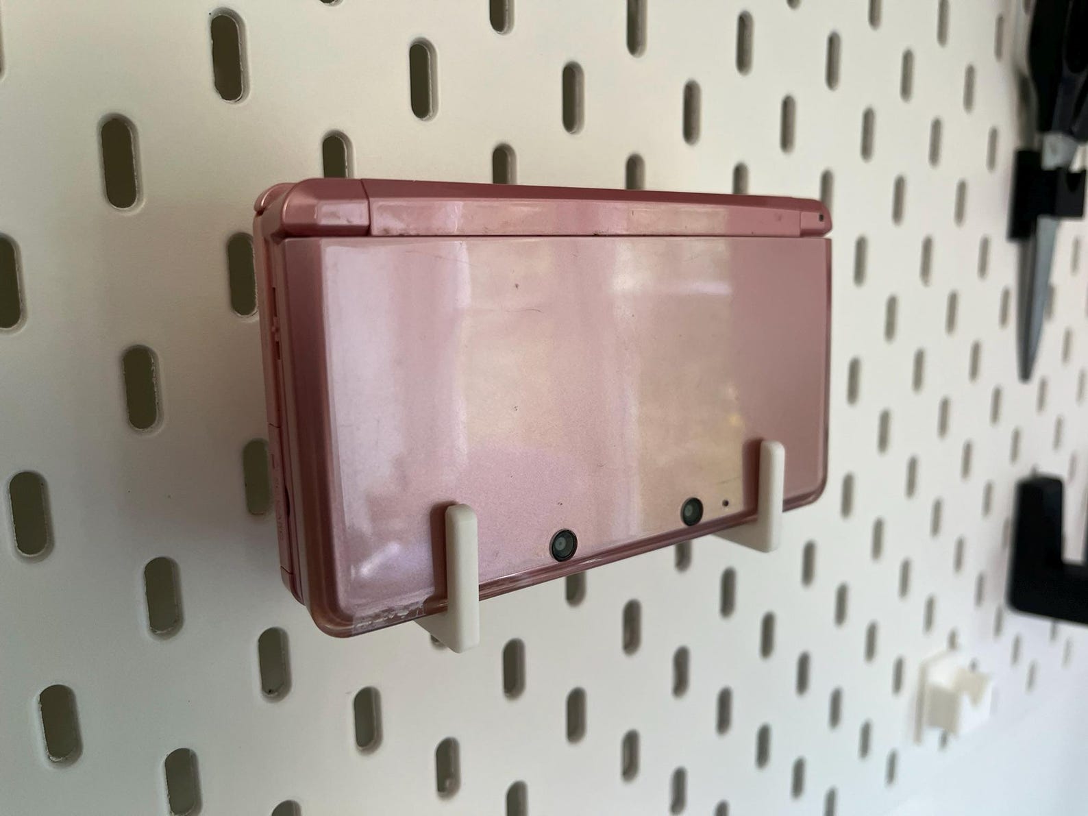 Ikea Skadis Uppspel Pegboard Holder Hooks Stand Console for Nintendo 3DS