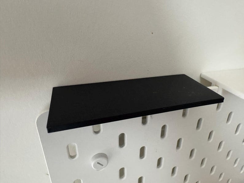 IKEA Skadis Pegboard Topphylla Texturerat Monteringsställ 5 cm Djup Organisator för Skrivbord & Hobbyförvaring bild 5