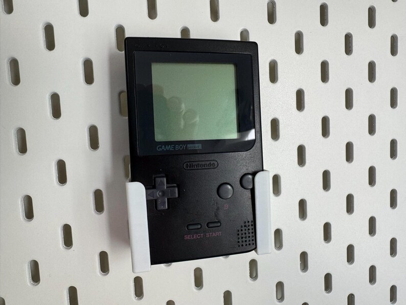 Nintendo Gameboy Pocket Pegboard Mount 3D-printade displaykrokar för IKEA Skadis Pegboard bild 2