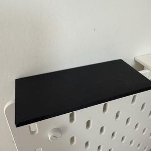 IKEA Skadis Pegboard Topphylla Texturerat Monteringsställ 5 cm Djup Organisator för Skrivbord & Hobbyförvaring bild 4