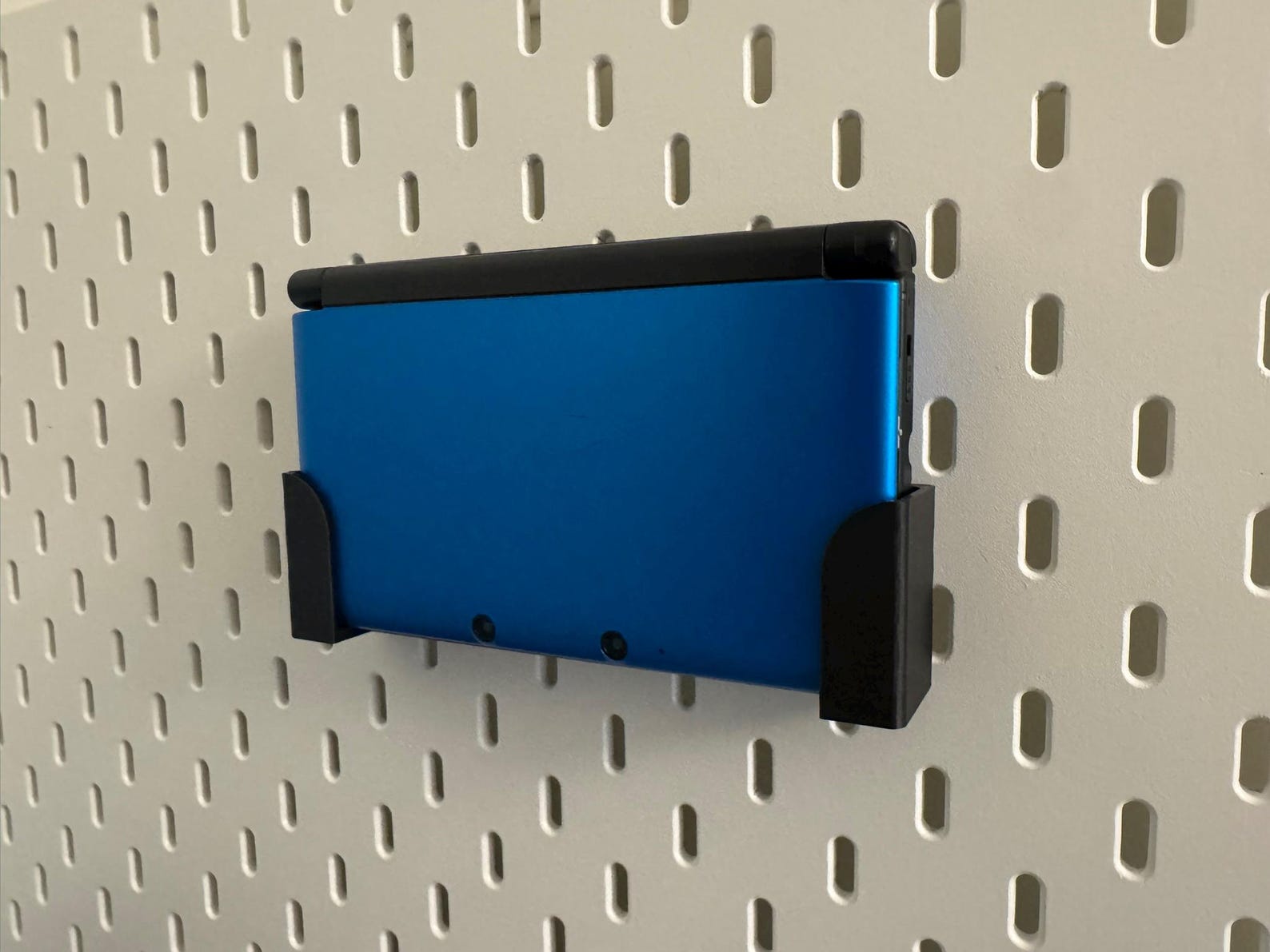 Nintendo 3DS XL Handheld Console Stand Display for Ikea Skadis Uppspel Pegboard