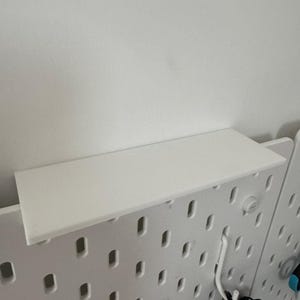 IKEA Skadis Pegboard Topphylla Texturerat Monteringsställ 5 cm Djup Organisator för Skrivbord & Hobbyförvaring bild 7