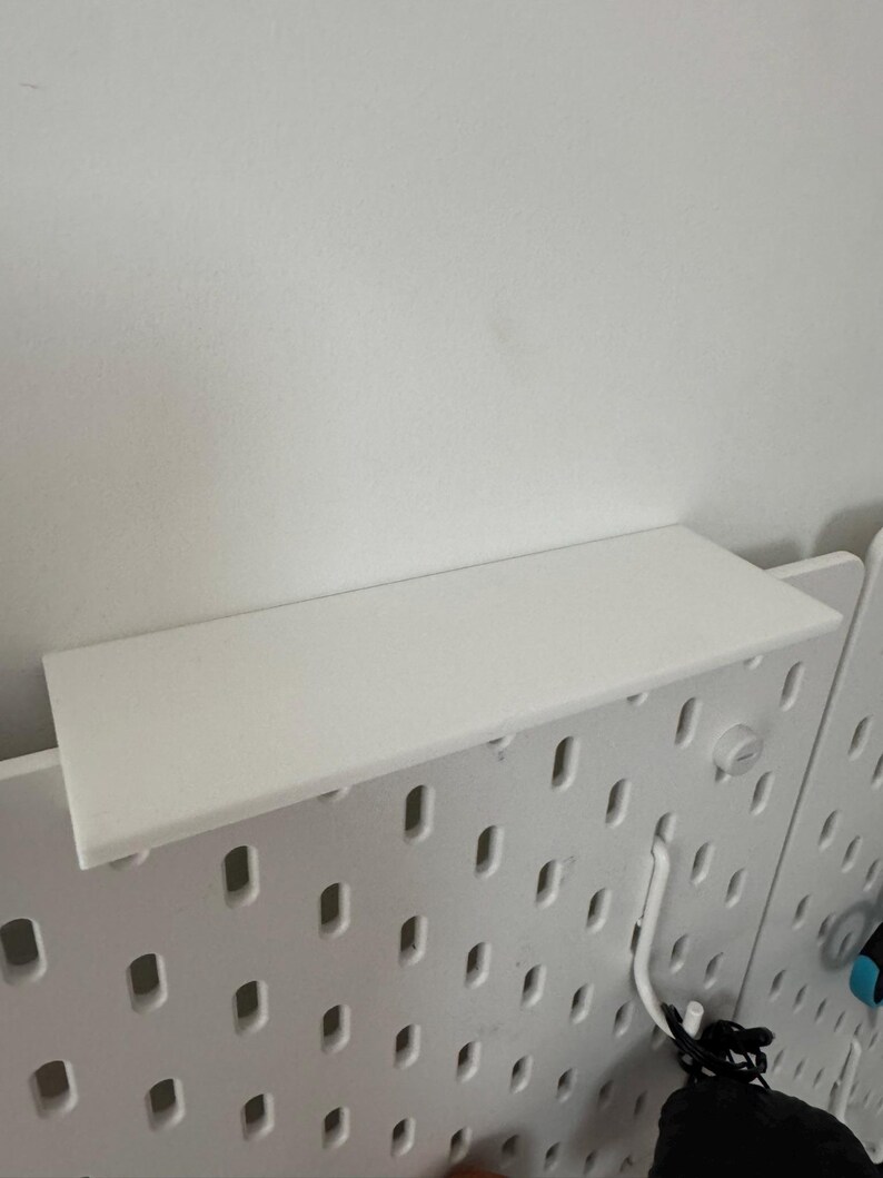 IKEA Skadis Pegboard Topphylla Texturerat Monteringsställ 5 cm Djup Organisator för Skrivbord & Hobbyförvaring bild 7