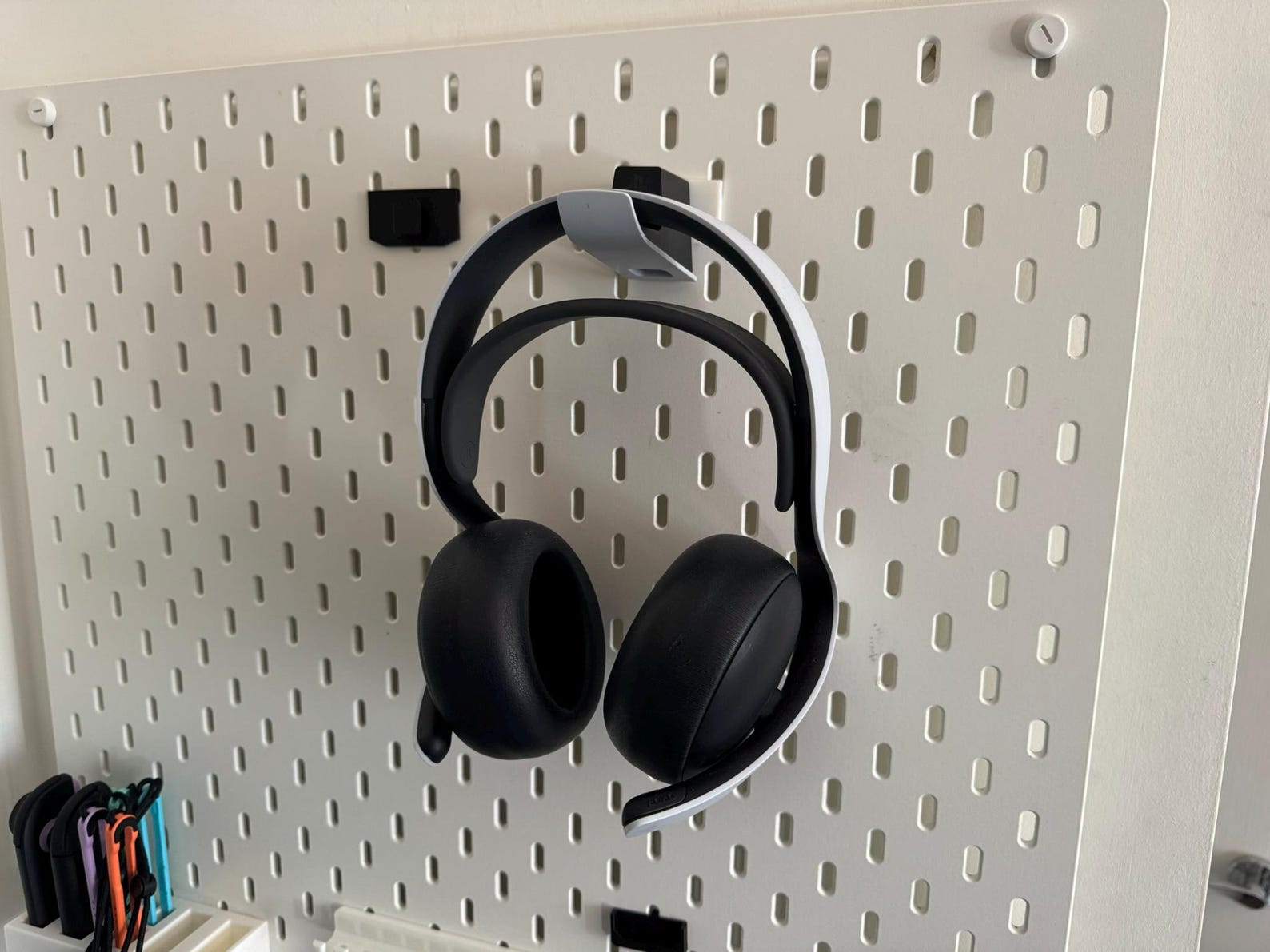 PlayStation PULSE Elite PS5 Headset Holder for Ikea Skadis Pegboard Mount Wall Organizer Gaming Setup Accessory