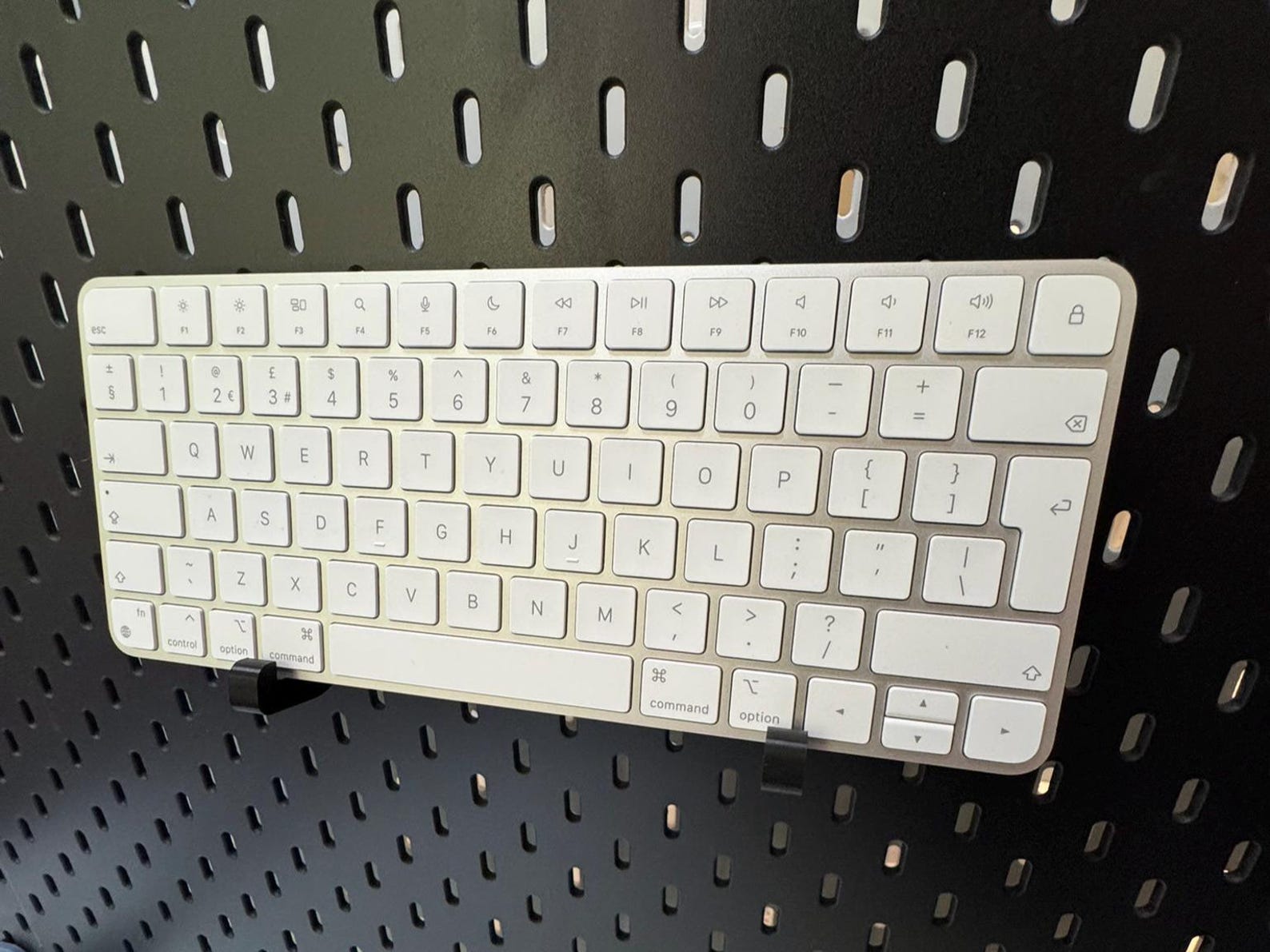 Apple Magic Keyboard Hooks Holder Display Stand for IKEA SKADIS / UPPSPEL Pegboard