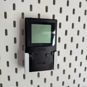 Nintendo Gameboy Pocket Pegboard Mount 3D-printade displaykrokar för IKEA Skadis Pegboard bild 1