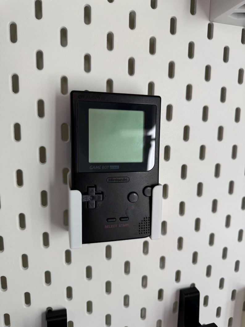 Nintendo Gameboy Pocket Pegboard Mount 3D-printade displaykrokar för IKEA Skadis Pegboard bild 1