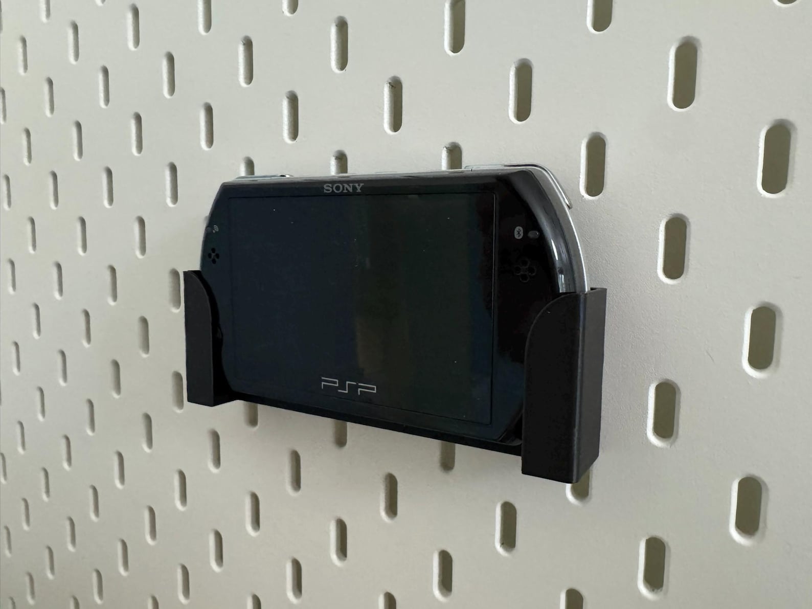 Sony PSP Go Console Display Stand for Ikea Skadis Uppspel Pegboard