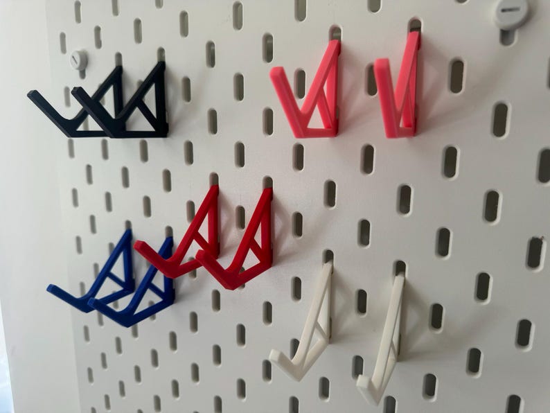 Krokar till spelkontroll: Universell passform för IKEA SKADIS Pegboard bild 3