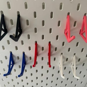 Krokar till spelkontroll: Universell passform för IKEA SKADIS Pegboard bild 4