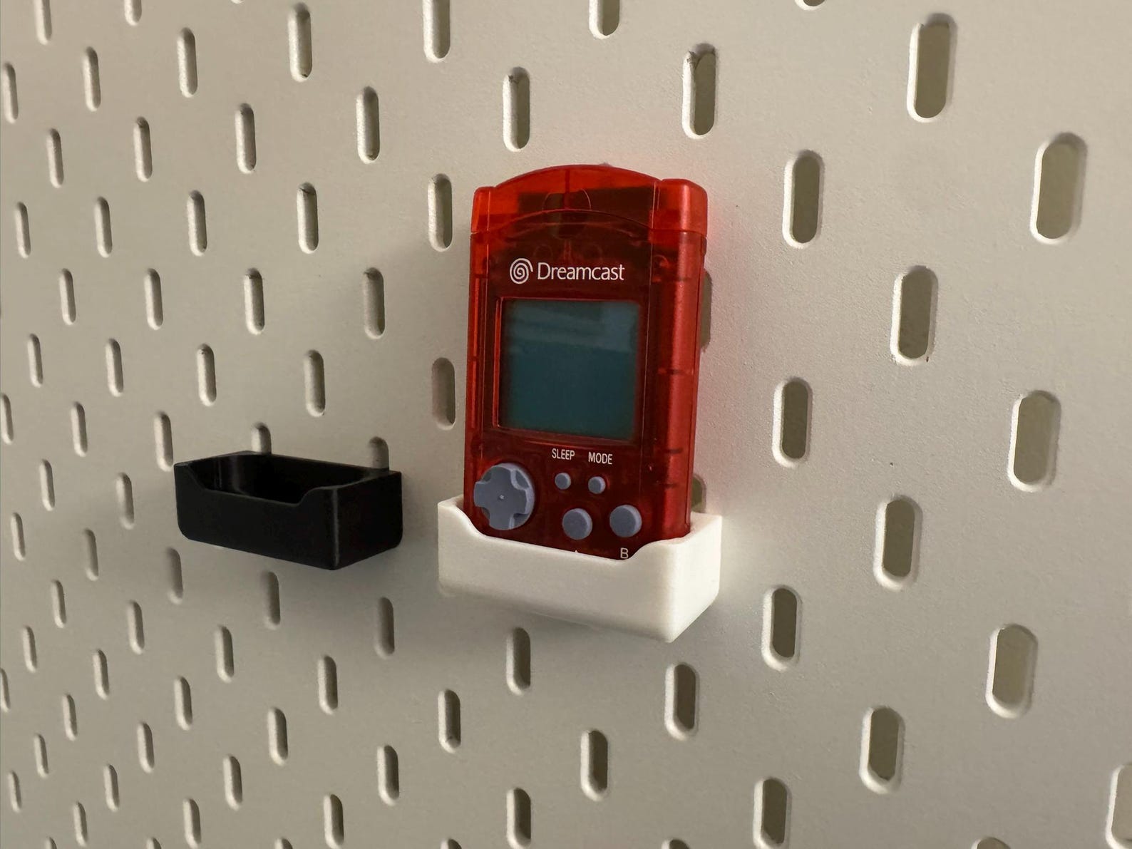 Sega Dreamcast VMU Holder for IKEA Skådis | Retro Gaming Display Mount | VMU Stand