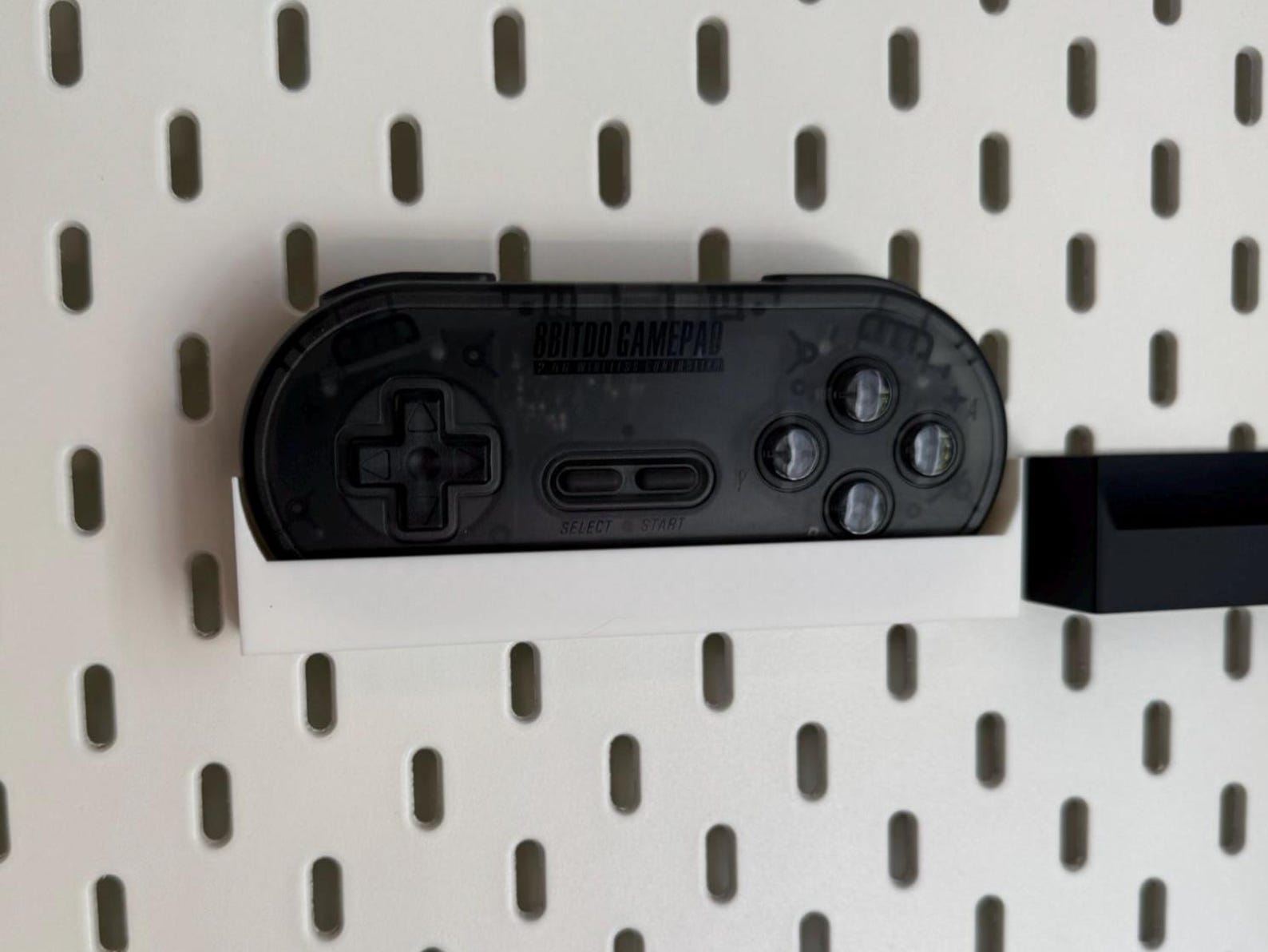 Nintendo 8BitDo Wireless SNES Controller Display Stand for Ikea Skadis Uppspel Pegboard