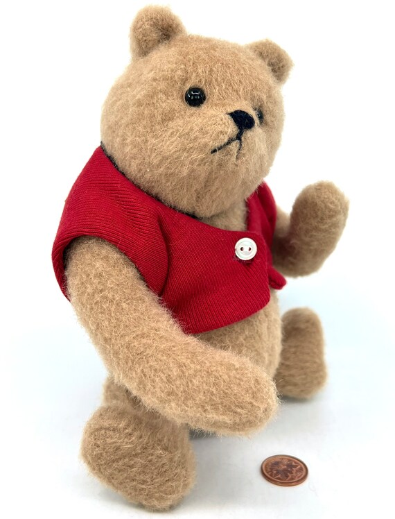 R John Wright 8 Inch Winnie the Pooh Bear 1986 Limited Edition R John Wright 8 Inch Winnie the Pooh Bear 1986 Limited Edition