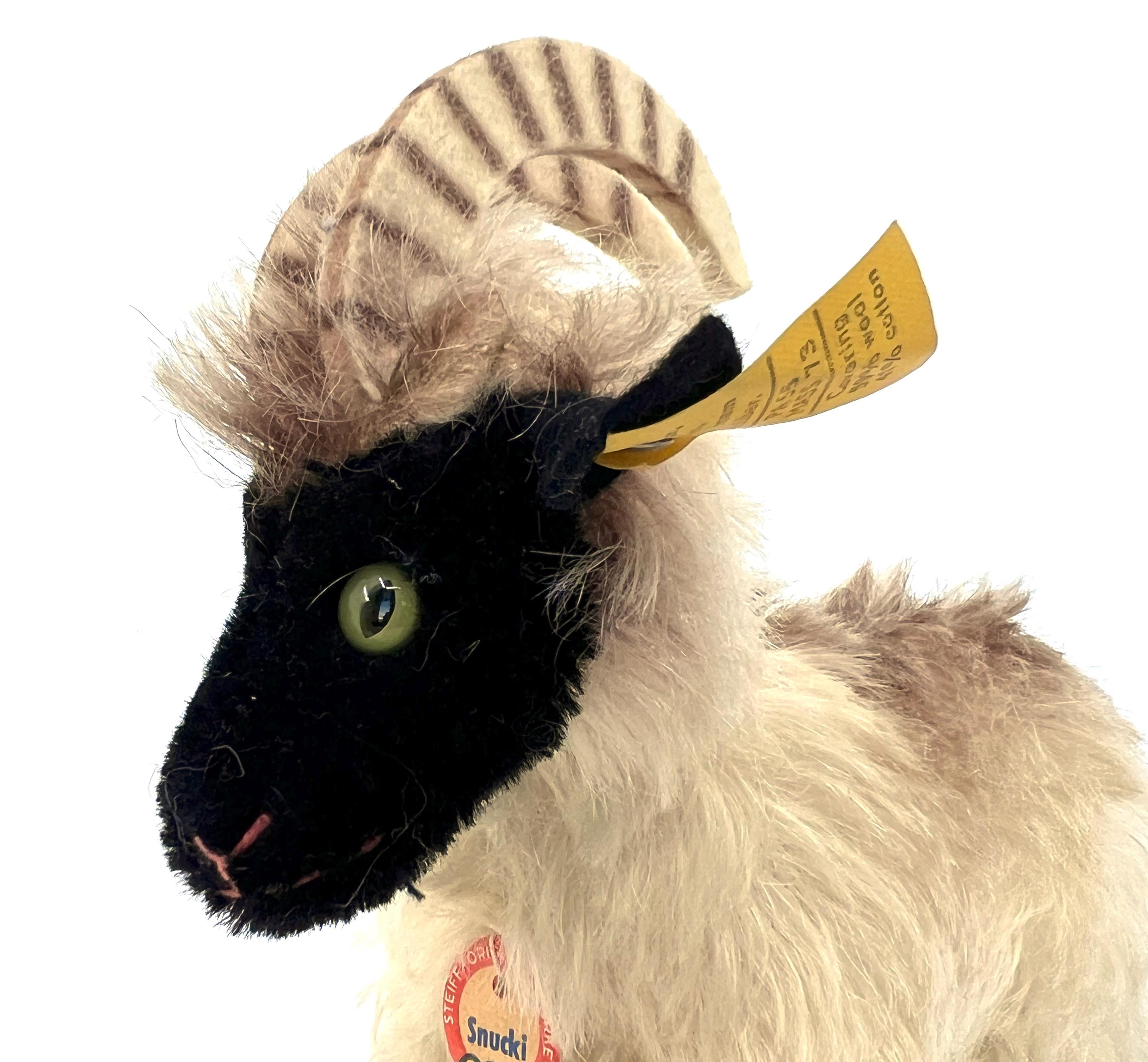 シュタイフ社　Mountain Sheep Snucki Steiff Snucki Mountain Sheep Mohair Plush 17 Cm 7 Inches ID Button