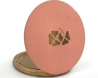 Estojo de maquiagem vintage raro Harriet Hubbard Ayer NY Powder Compact, anos 1940, rosa, esmaltado, trevo, assinado