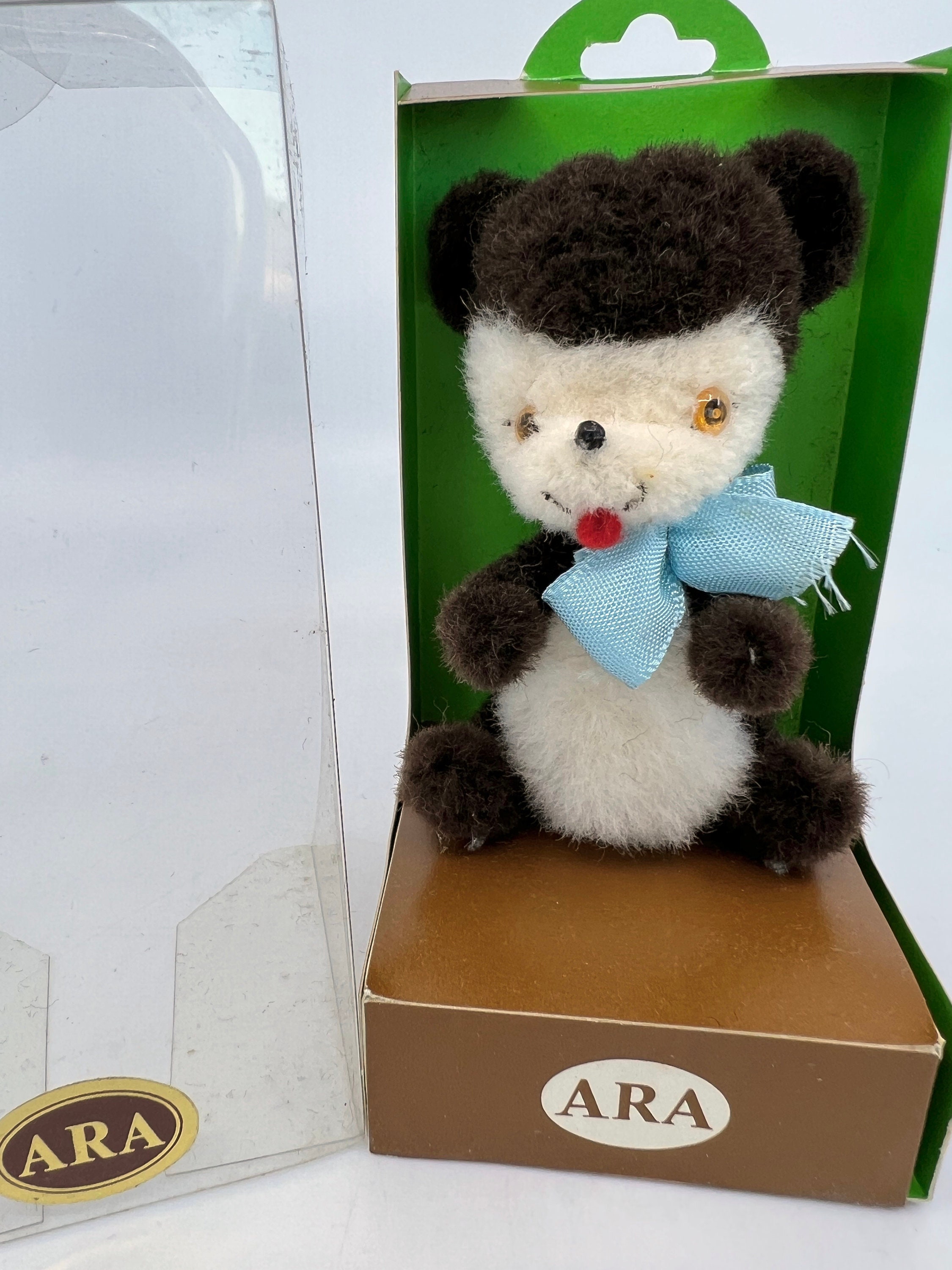 Historic Steiff Minitures 木製ドールハウス シュタイフ A STEIFF `HISTORIC STEIFF MINIATURES` DISPLAY CASE