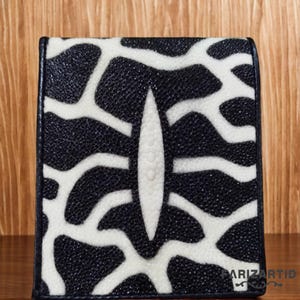 Cartera de hombre de piel de raya con motivo de jirafa: elegante y con clase, cartera de raya, piel de pez, cartera para hombre, cartera de cuero