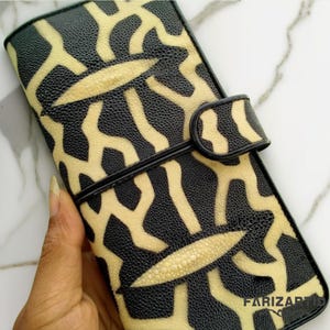 Giraffe Motiv Stingray Leder Damen Geldbörse Stilvolle Schwarz, Rochenleder Geldbörse, Fischleder, Damen Geldbörse, Leder Geldbörse, Stachelrochen Geschenk