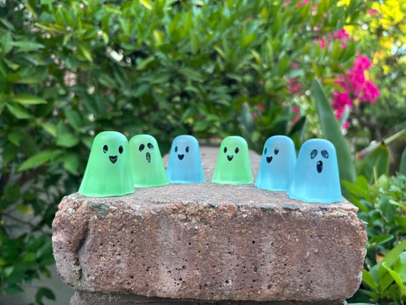 Mini Resin Ghost Figurines – Cute Glow in the dark  Decorations – Green & Blue Pastel Ghosts – Spooky Cute Halloween Decor – Small Gift,