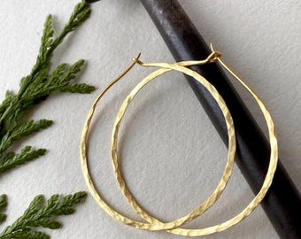 Créoles martelées en or jaune - Créoles classiques - Créoles bohèmes en or - Grandes créoles en or - Créoles en or texturé - Créoles tendance