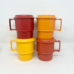 Vintage Set of 4 Tupperware Harvest Color Coffee Cups With Lids