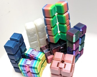 Juguete antiestrés con forma de cubo infinito