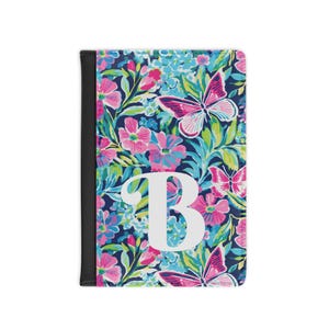 Capa para passaporte com monograma floral, carteira de viagem personalizada, presente para viajantes, itens essenciais para férias, acessório para quem busca viajar