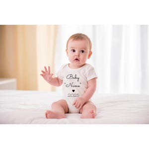Personalisiertes Bügelbild für Baby-Strampler/Body – mit Wunschname