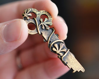 1 Secret Garden - Vintaj, Antique Plated Brass, Garden Key 56x23mm