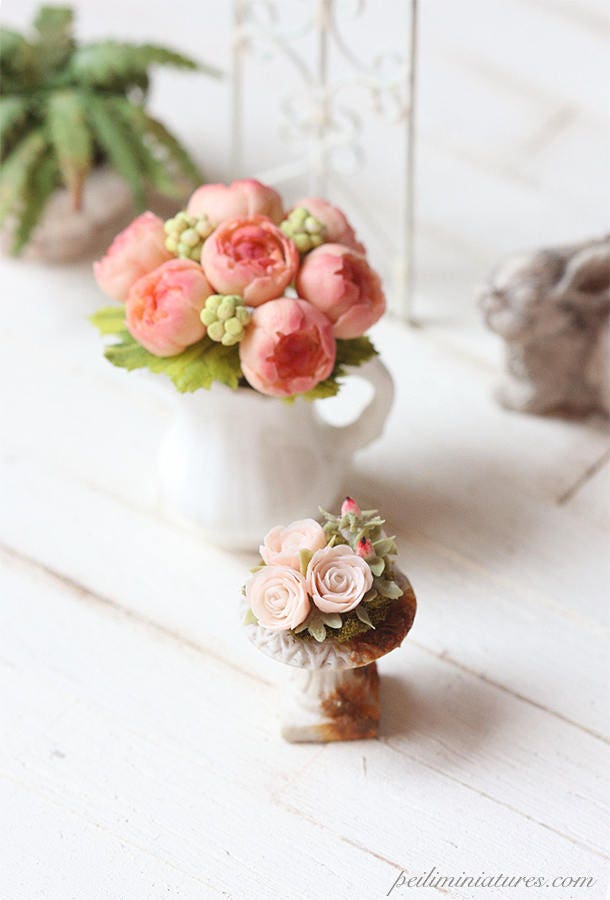 Puppenstube Miniatur Rosenbäumchen mit pinken Blüten 9 cm Puppenstube Miniatur Rosenbäumchen mit pinken Blüten 9 cm