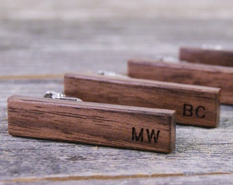 Groomsmen Tie Clip Set / regalo Groomsmen / Rustic Wedding / regalo di nozze / personalizzata regalo / American noce legno / monogramma