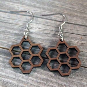 Boucles d’oreilles en bois léger en bois avec crochets en acier inoxydable hypoallergéniques fabriqués à partir de noyer noir américain