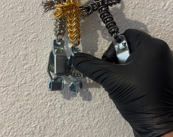 Cross glove clip