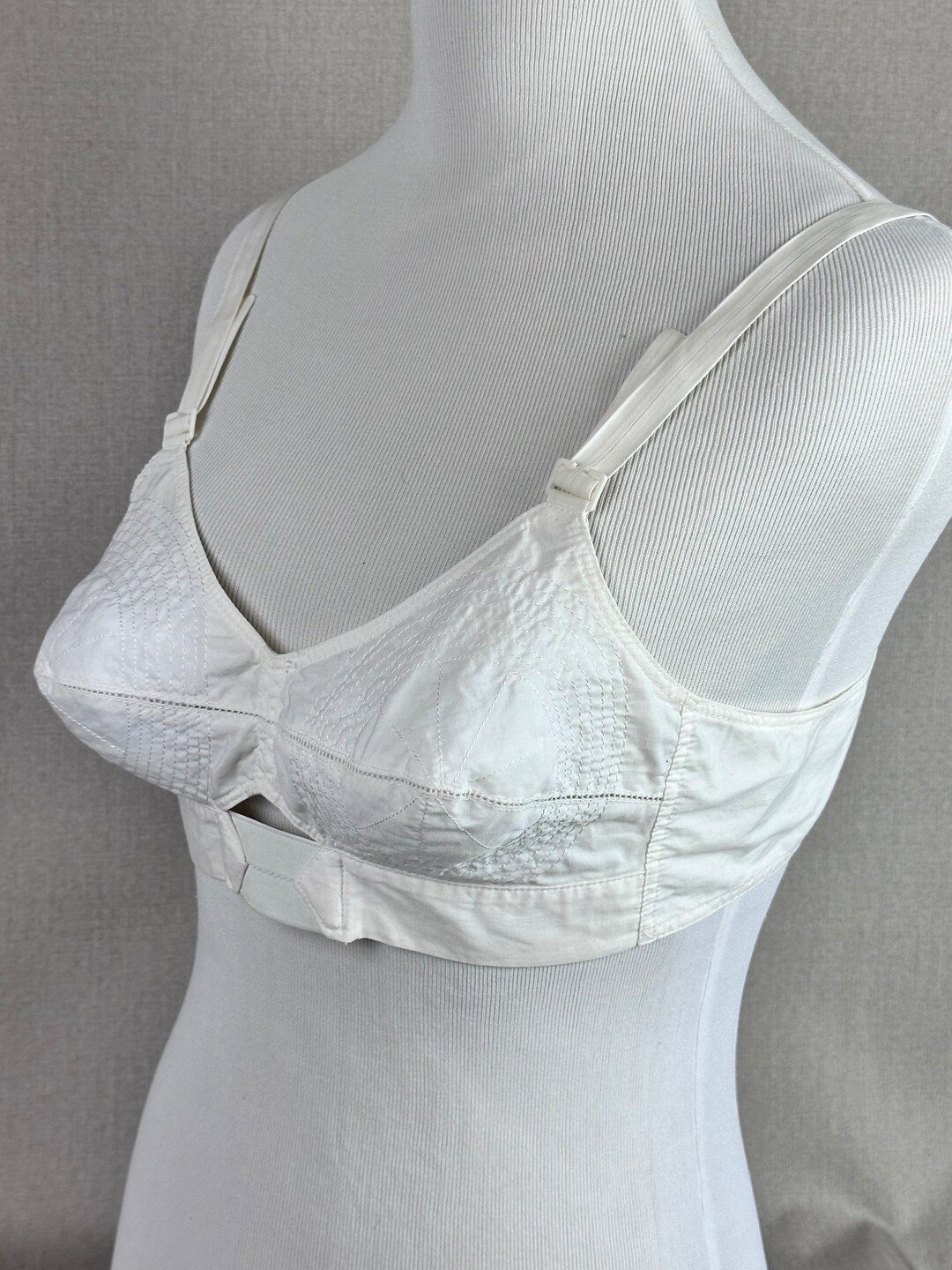 Vintage 1960s White Cotton Maidenform Bra by Chansonette Sz 36 A