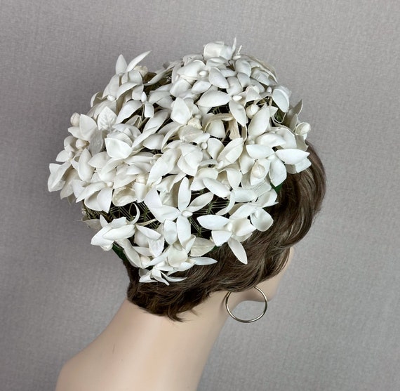 60s White Flower Petal Pillbox Hat - image 7