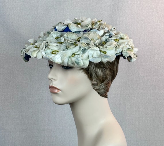 Vintage 1950s White Silk and Velvet Floral Platte… - image 2