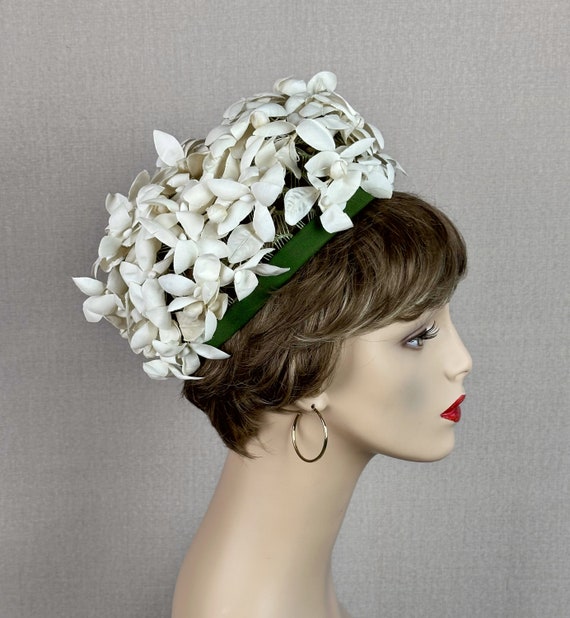 60s White Flower Petal Pillbox Hat - image 4