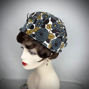 Chapeau fleuri gris, marron et beige Sally Victor vintage des années 60