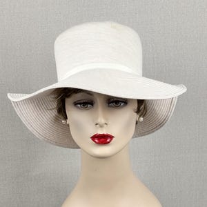 Vintage 70s Beige and White Knit Floppy Wide Brim Hat  display picture 2