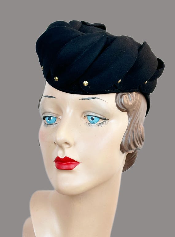 Vintage 1940s Tilt Hat, Black Felt Petal Hat with Placement Panel View 4